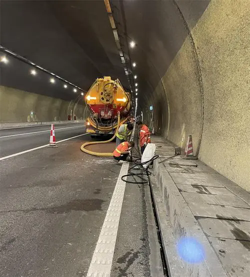 涞水隧道排水渠清淤